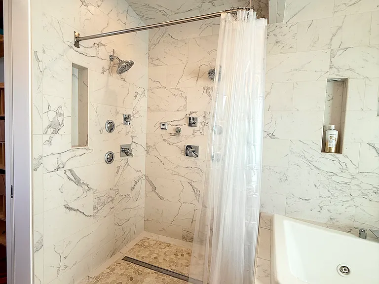 5716 SW Admiral Way #A — Photo 6
