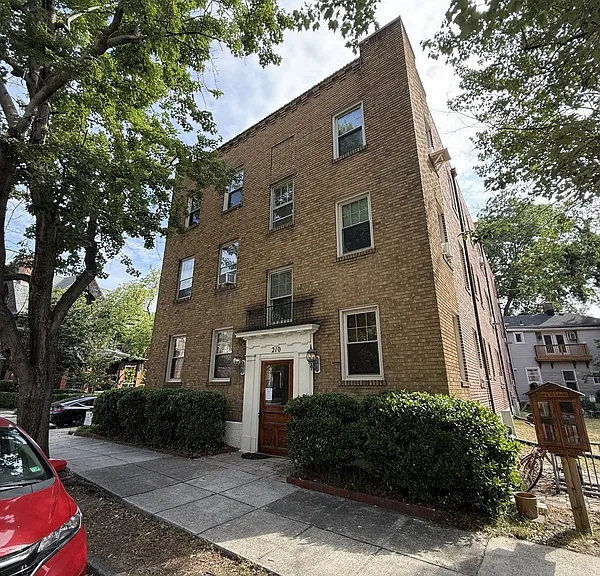 210 Drummond Pl #5 — Photo 2