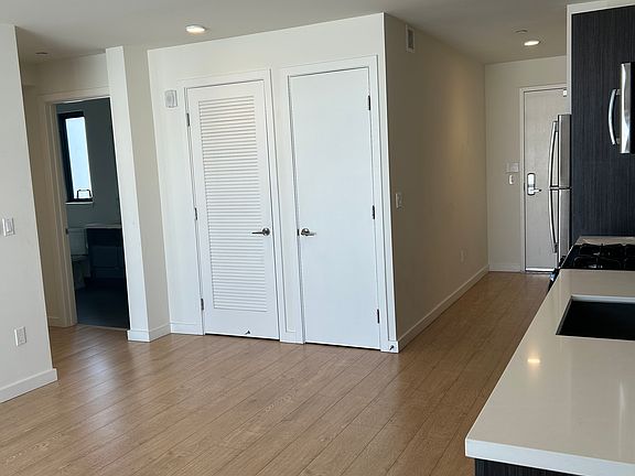 3rd image of 520 9th St Unit 304