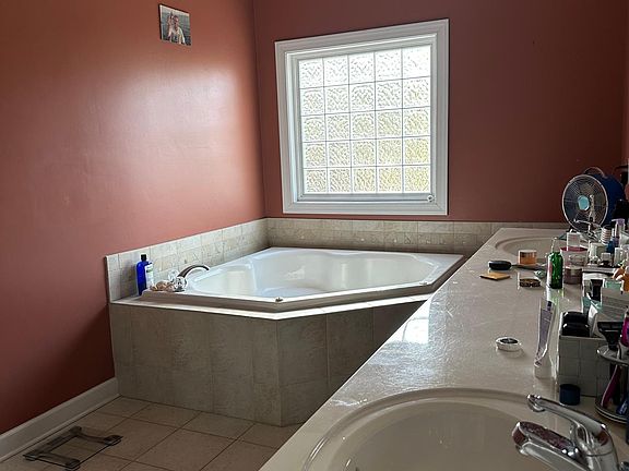 5th image of 1492 Shoveller Ave