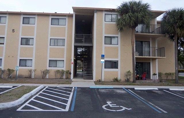 1st image of 350 Palm Cir W APT 103