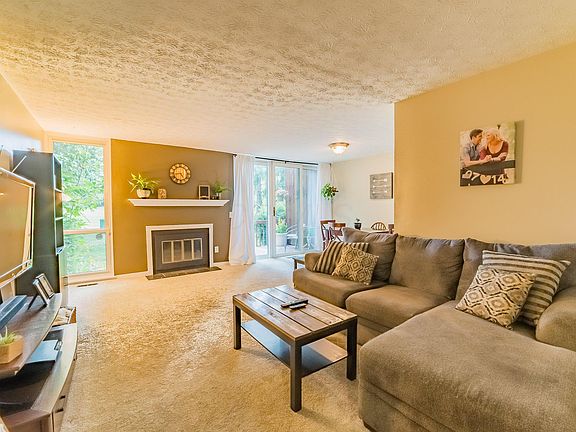 4th image of 5029 Chuckleberry Ln