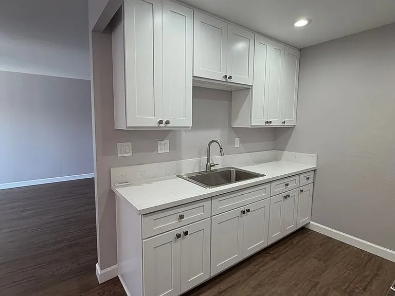 5916 Burnham Ave — Photo 6