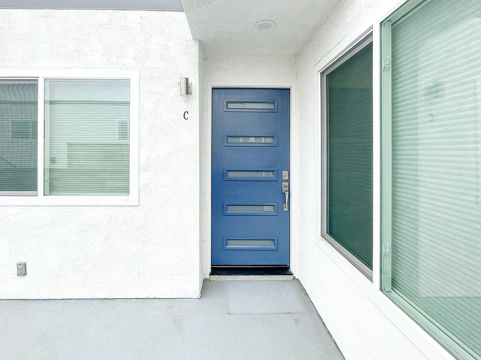 2nd image of 208 Avenida Victoria APT C