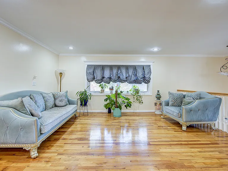 55 Duncan Dr W — Photo 5