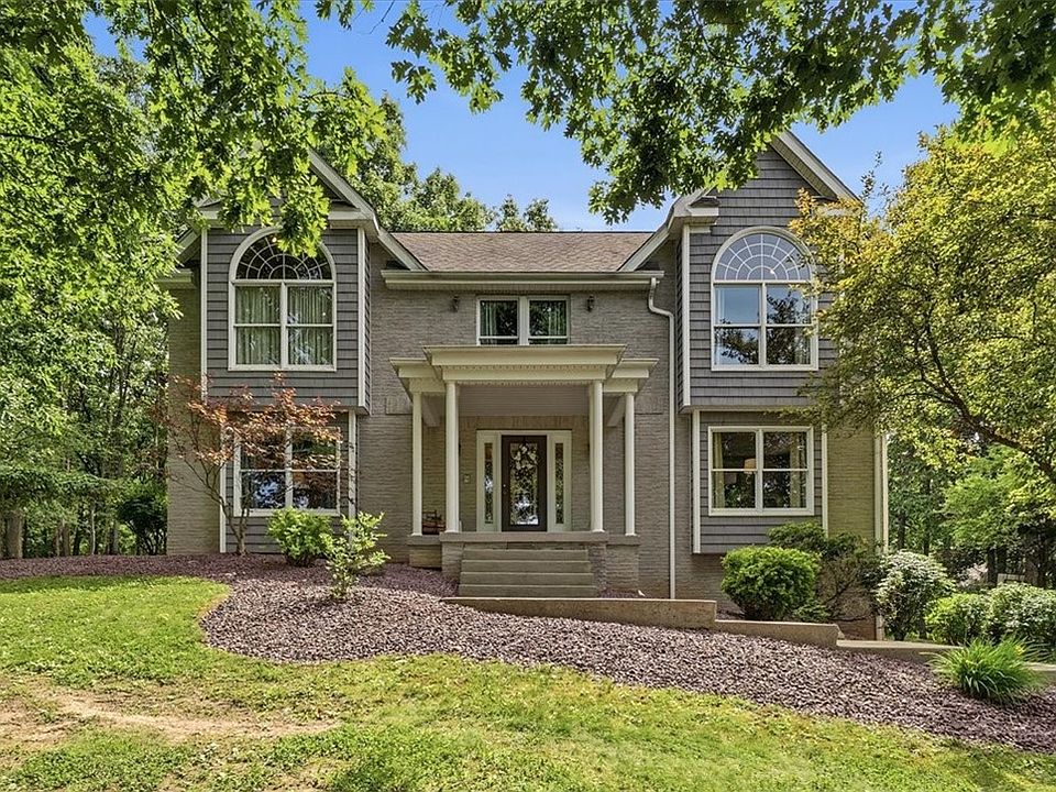 1st image of 135 Elgin Ln