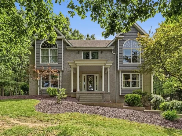 135 Elgin Ln, Evans City, PA 16033