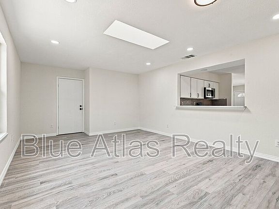 4th image of 6008 Golden Gate Dr