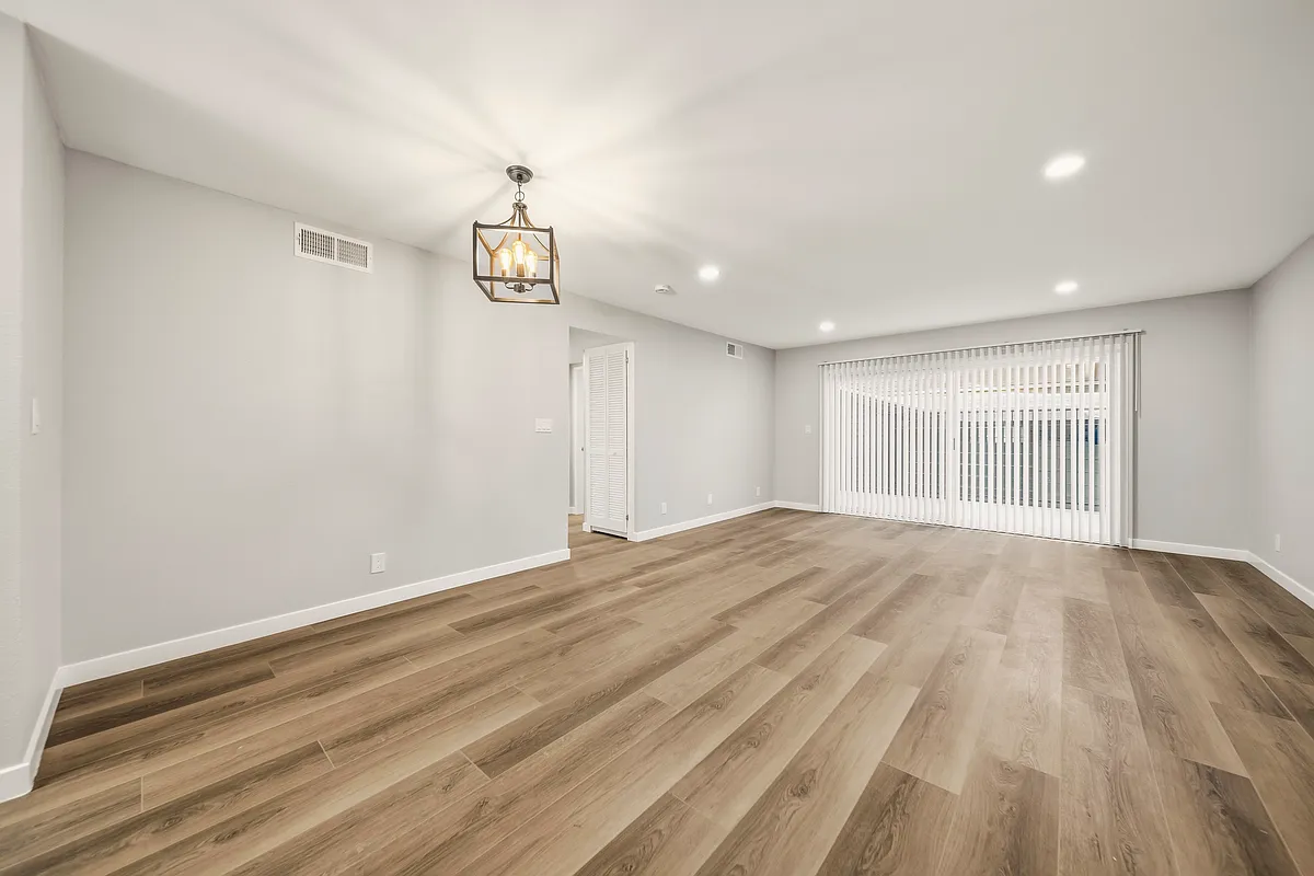 Building Photo - 125 E Fairview Ave #102