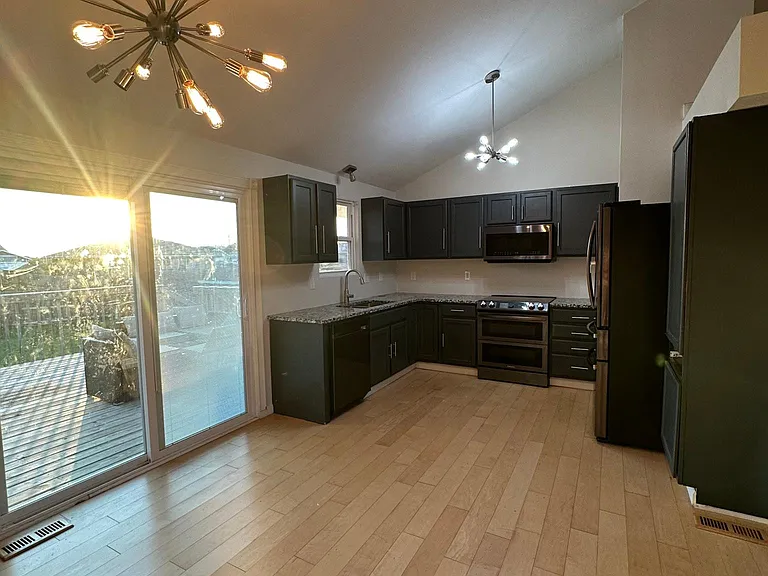 1711 SW Valley View Ct — Photo 2