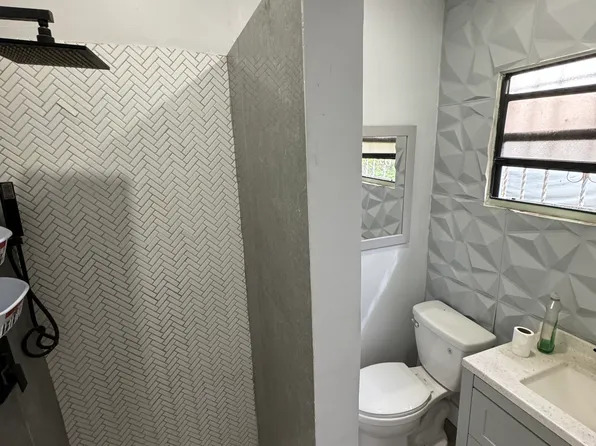 1280 NW 27th St #1, Miami, FL 33142