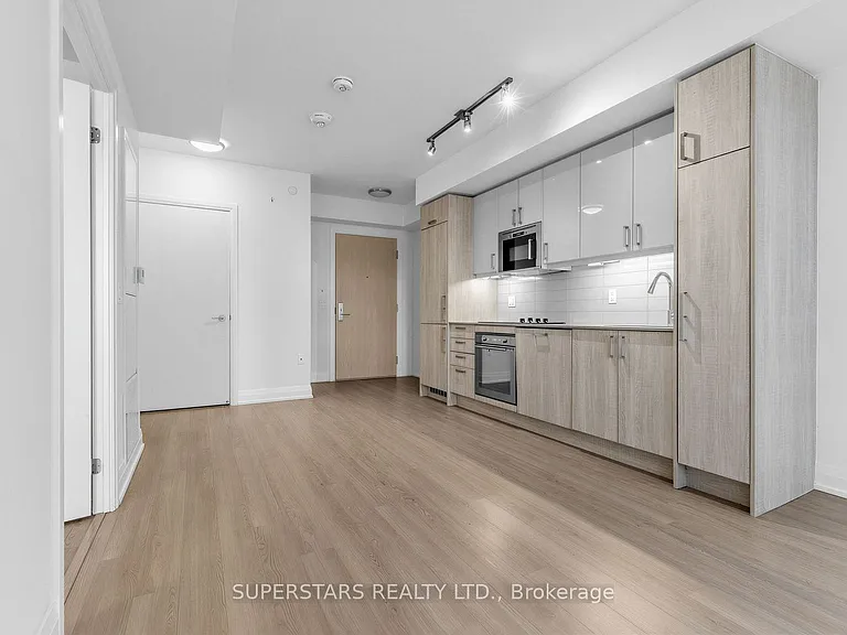77 Mutual St #611 — Photo 3