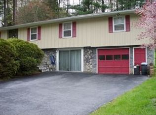 1503 Valleyview Dr, Big Stone Gap, VA 24219