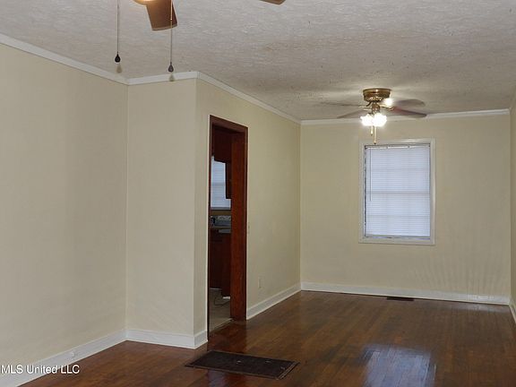 3rd image of 3521 Norwood Ave