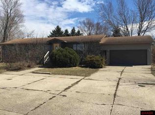 320 15th Ave NE, Waseca, MN 56093