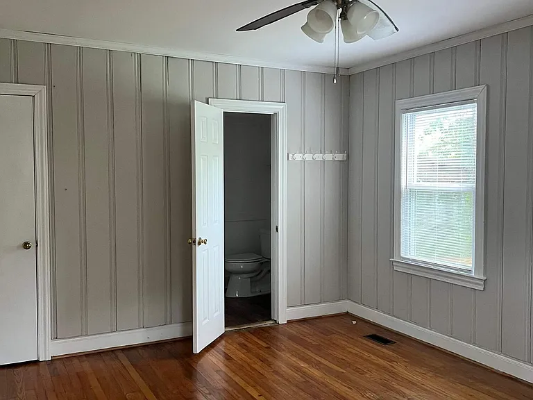 303 S Oak St — Photo 5