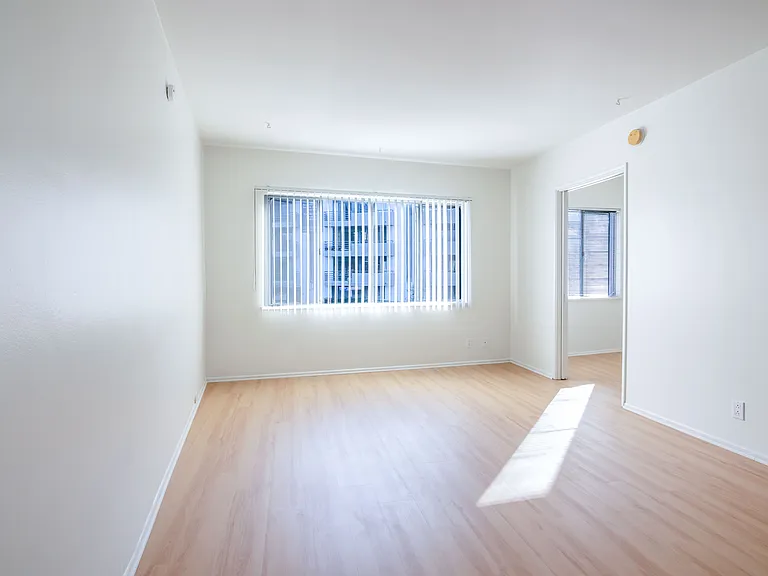667-669 Levering — Photo 40