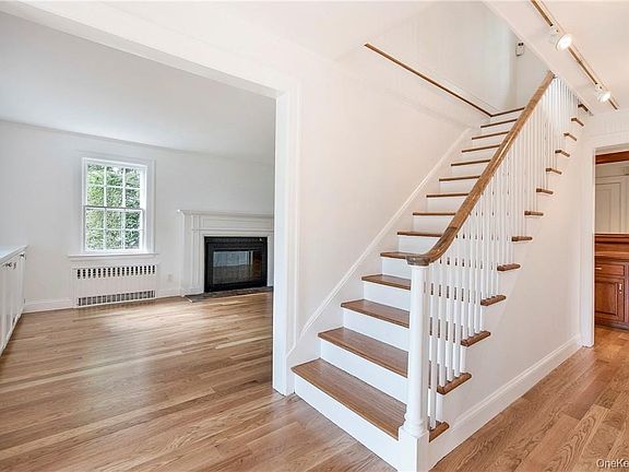 4th image of 19 Oneida St