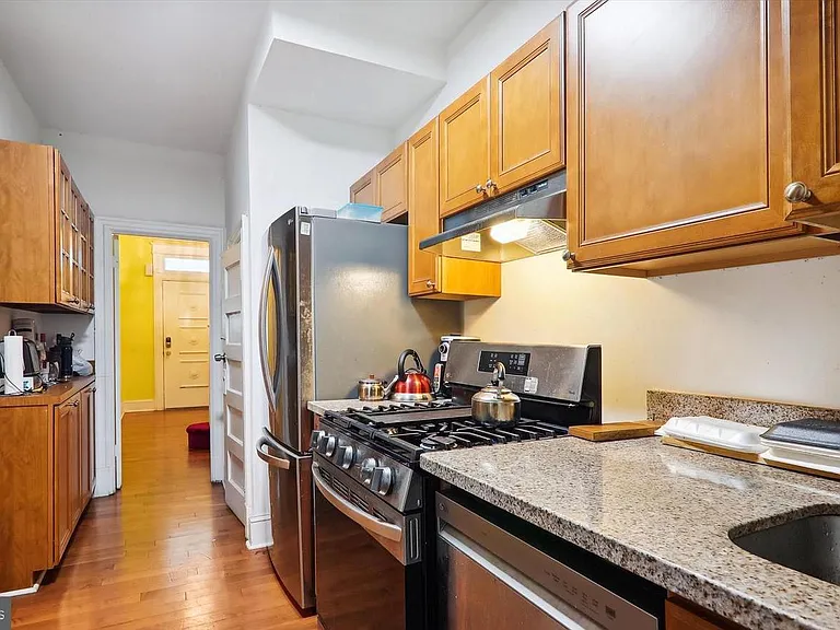 712 Otis Pl NW — Photo 2