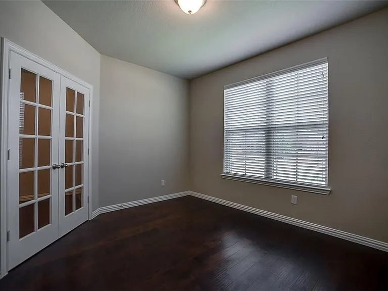 4525 Conrad Ave — Photo 4