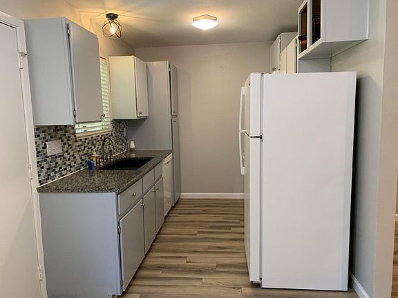 Fridge, gas stove and dishwasher plus natural light in the kitchen