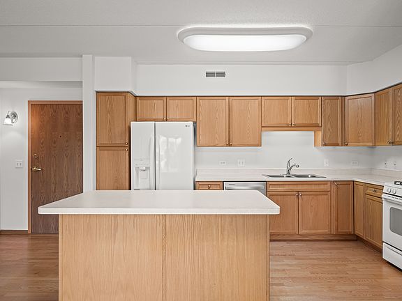 3rd image of 395 Graceland Ave Unit 208