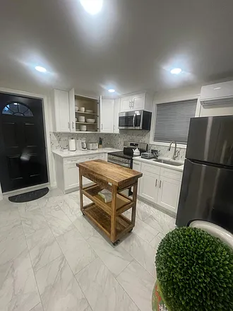 Holly Pl, West Hempstead — Photo 2