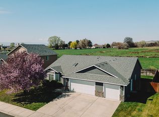 1609 S 13th St, Sunnyside, WA 98944