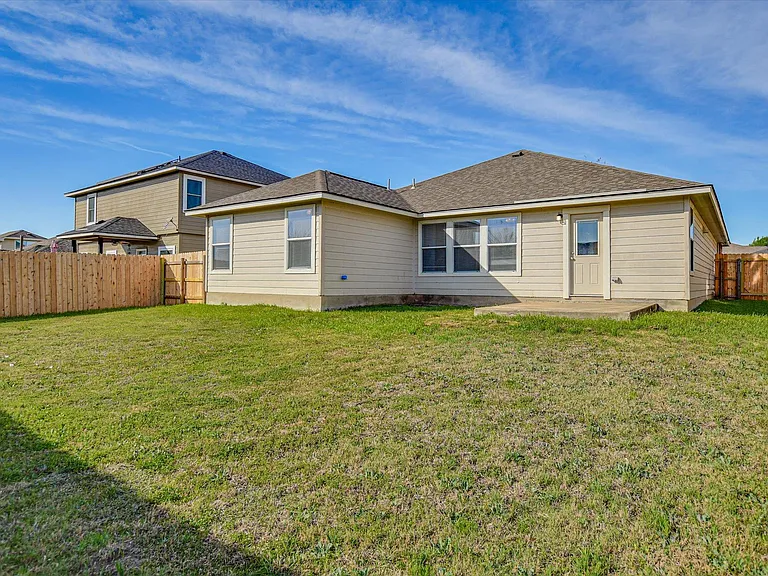401 Bandara Woods Blvd — Photo 25
