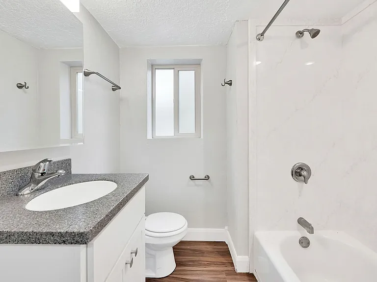Jefferson Avenue Apartments — Photo 43