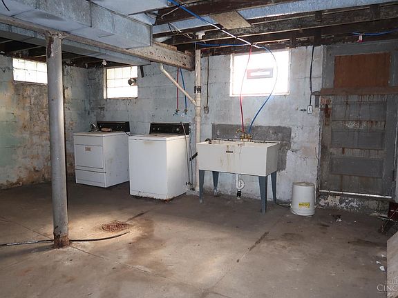 5th image of 3742 Beekman St