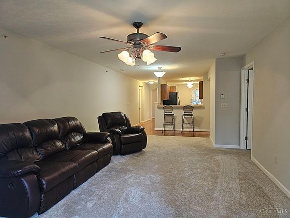 5th image of 606 Heritage Sq