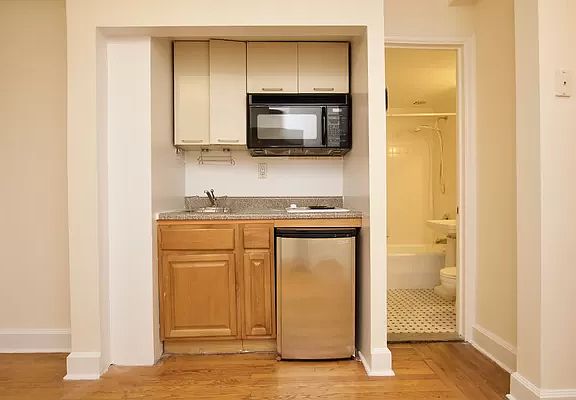 3rd image of 25 Tudor City Pl APT 718