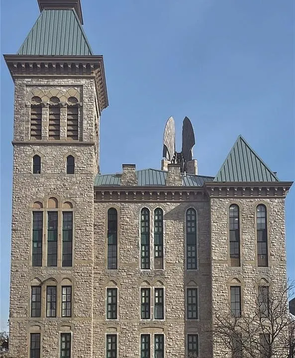 30 W Broad St #208