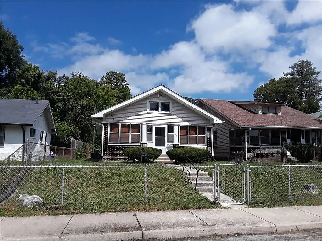 1234 W 36th St photo 1
