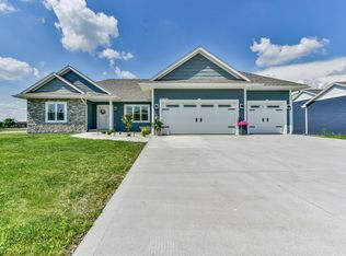 S88W18272 Edgewater Heights Way, Muskego, WI 53150