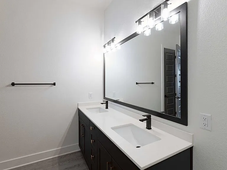 Linz Luxury Living — Photo 151