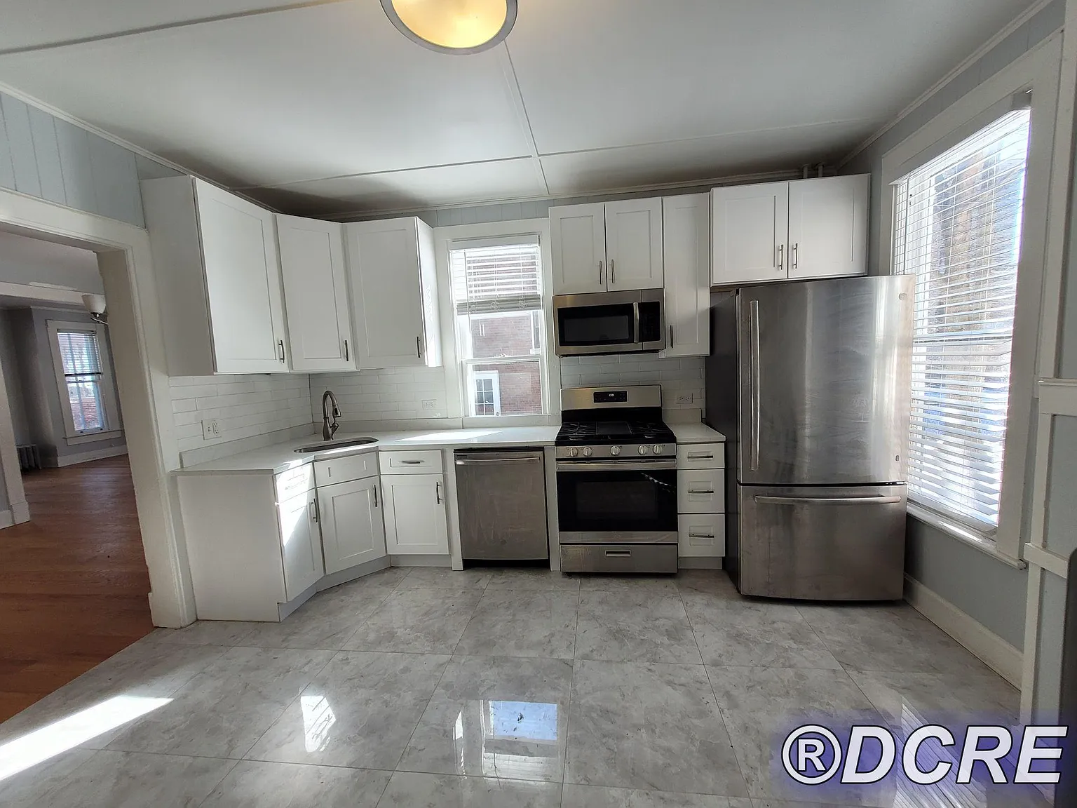 3 bed, 2099 sqft, $4,550 — Photo 2