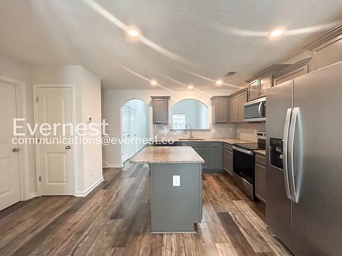 4711 Pompano Ln — Photo 3