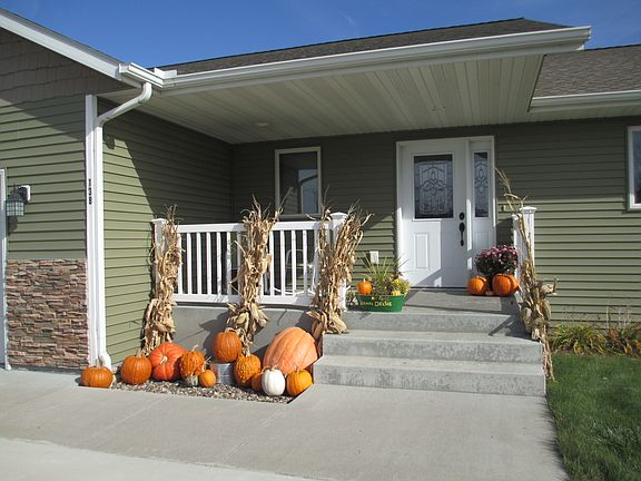 Covered front porch 14'x7'
