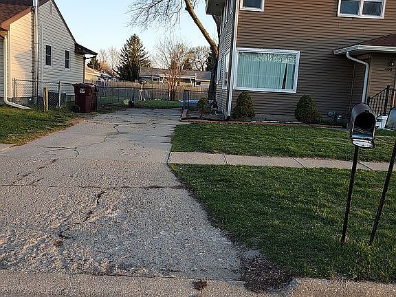 3rd image of 404-406 E 18th St