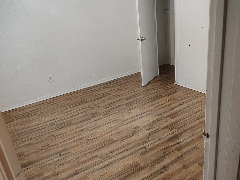 303 E Kenedy Ave — Photo 5