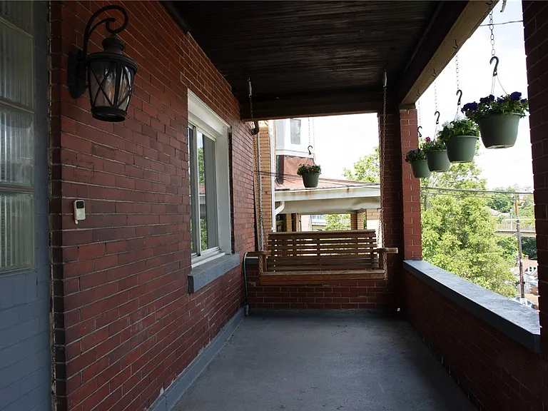 1636 Dagmar Ave — Photo 2