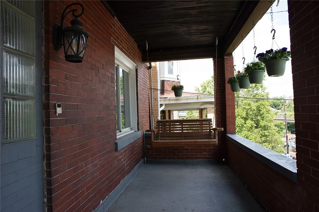 Building Photo - 1636 Dagmar Ave