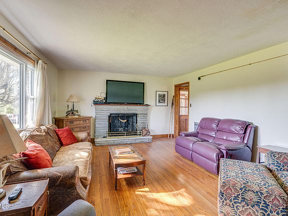 4th image of 599 River Bend Rd
