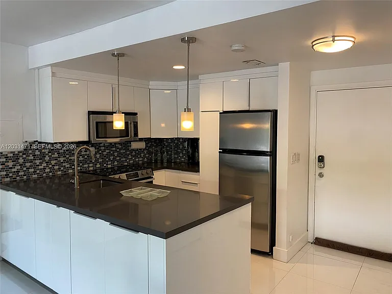 1540 Meridian Ave #4K — Photo 1
