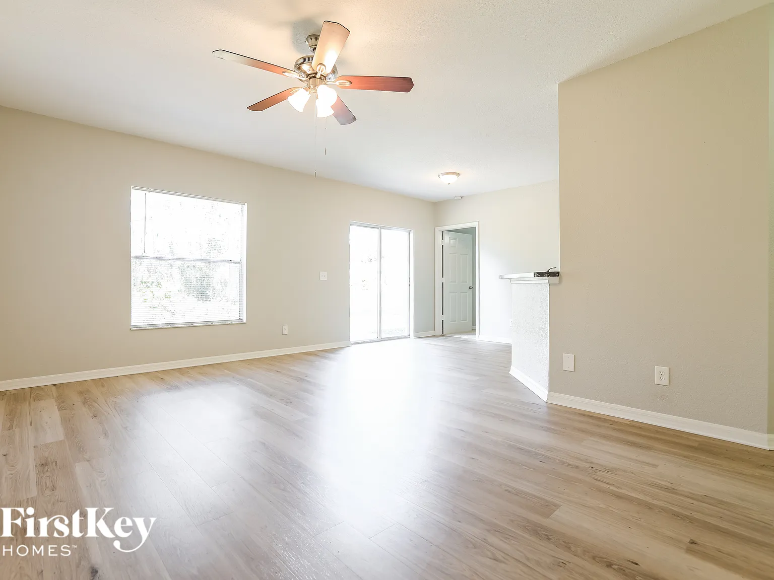 4 bed, 2.0 bath, 1400 sqft, $1,910 — Photo 2