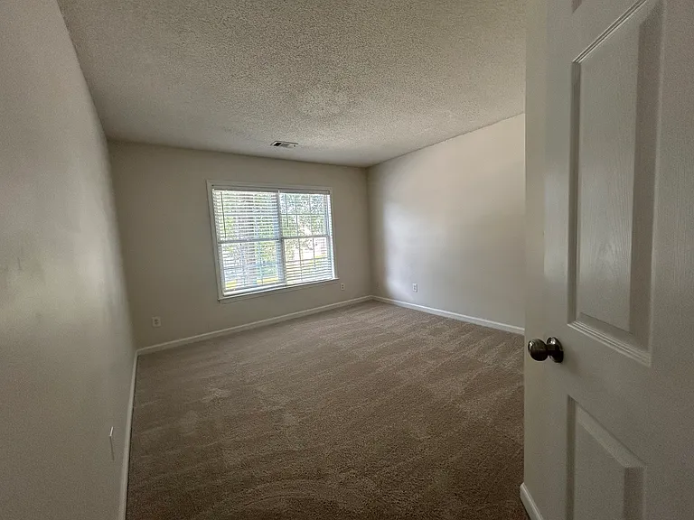 180 Sessingham Ln — Photo 41