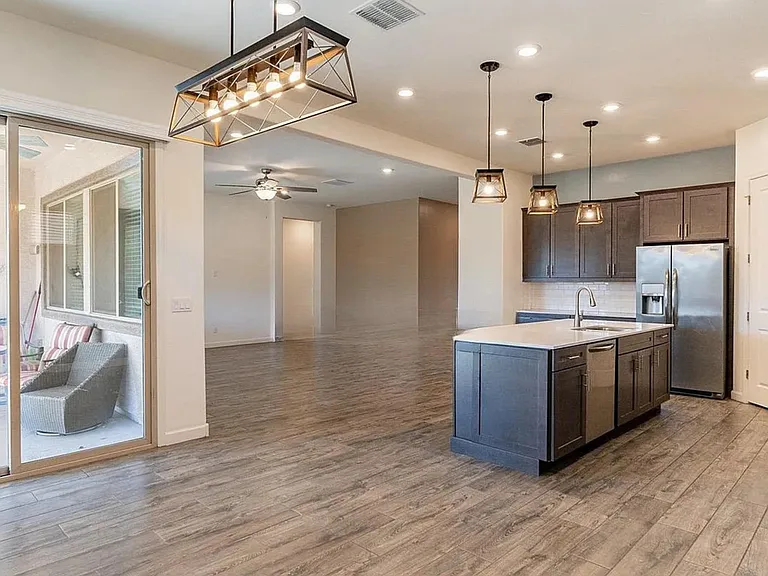 2811 W Pollack St — Photo 13
