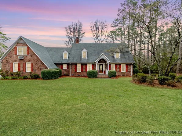 999 Demeter Ln, Hope Mills, NC 28348